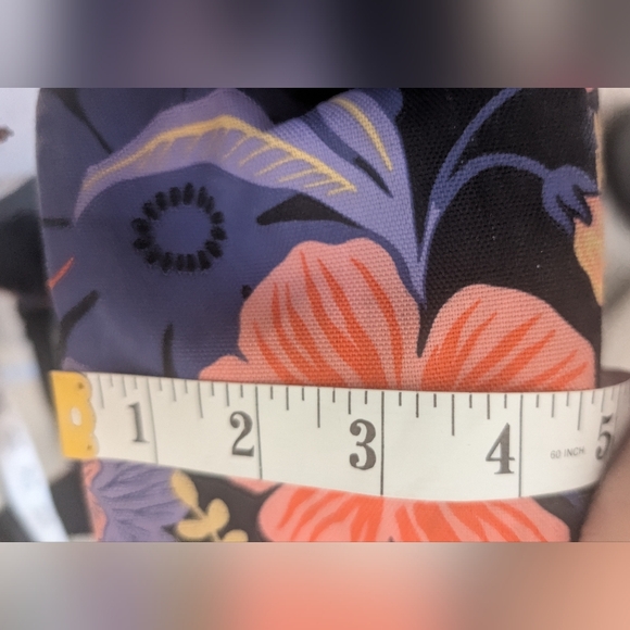 Herschel flowered  backpack - Picture 13 of 15